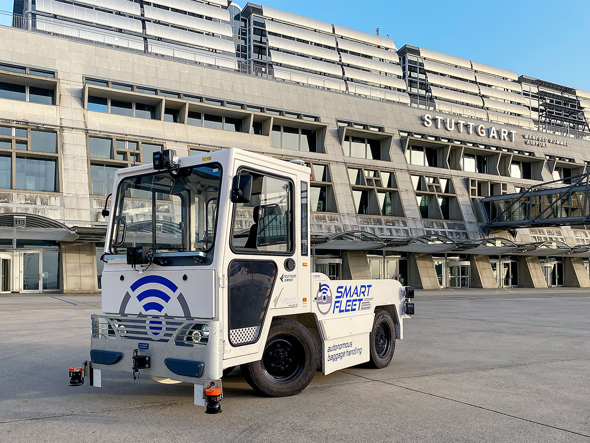 Autonomer VOLK Elektroschlepper am Flughafen Stuttgart